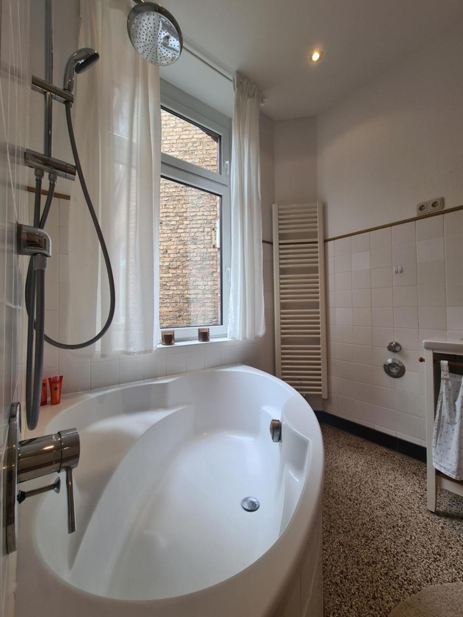 Home Away From Home Stylish Central Netflix Kitchen Wiesbaden Exterior photo